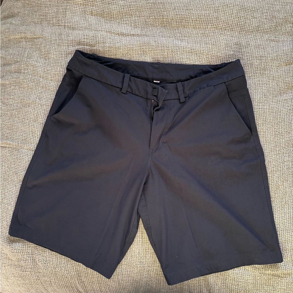 36 - lululemon commission short